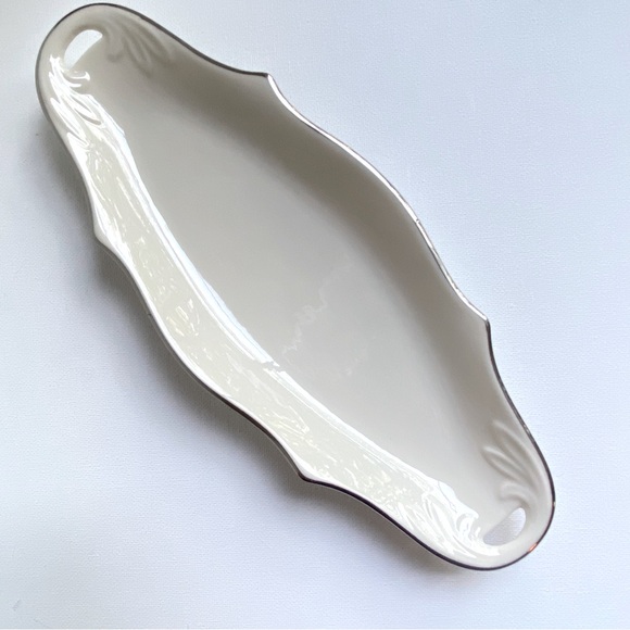Lenox Special relish tray with platinum trim and embossed leaves on open handles - Picture 4 of 7